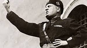 Benito Mussolini va fundar un moviment anomenat Fasci italiani di combattimento