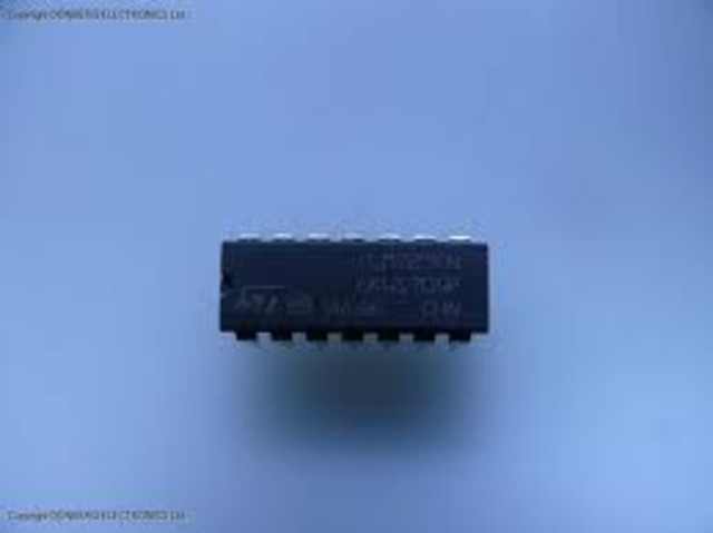 Primeros circuitos integrados reguladores de voltaje