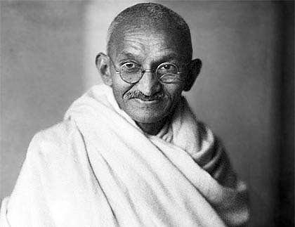 Nace Mahatma Gandhi, Padre de la independencia de India