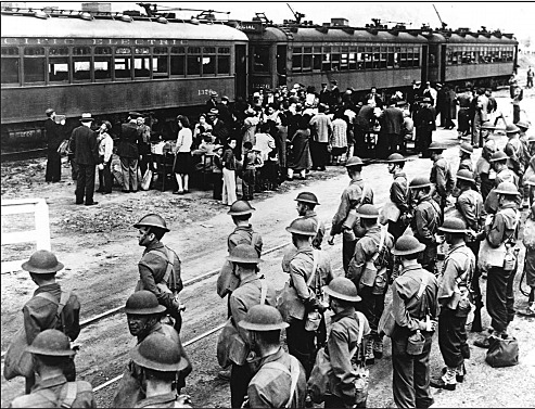 Jeanne's family leaves Manzanar