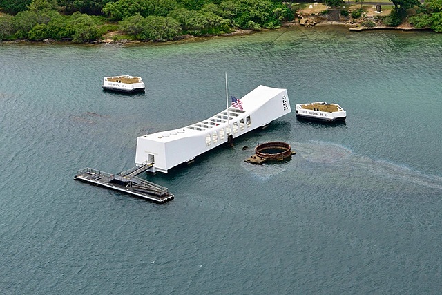 USS Arizona still leaking fuel