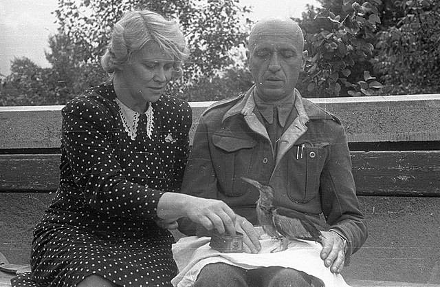 The Warsaw Zoo starts taking Jews in hiding.