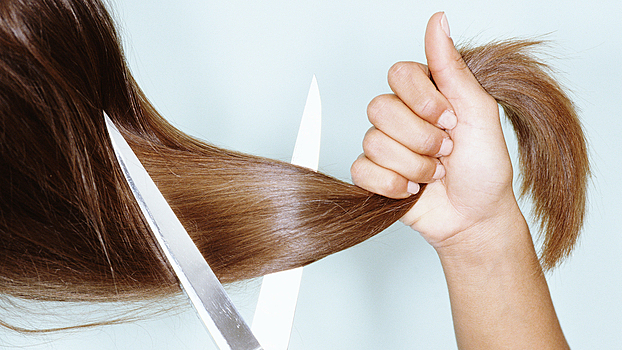 She is sent to Plaszow and Auschwitz.