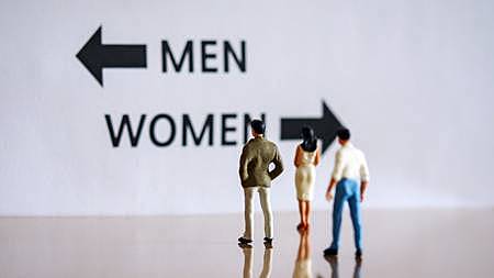 Men Left! Woman Right!