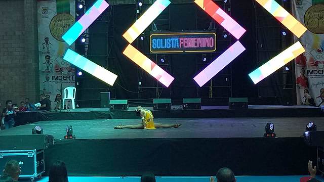 COMIENZO DE CARRERA ARTÍSTICA.