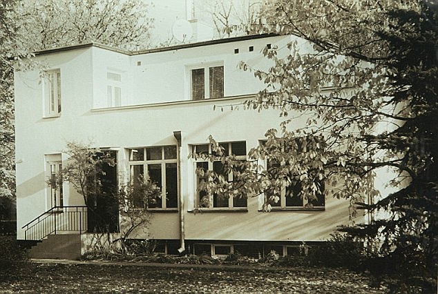 The "Guests" Arrive to the Zoo