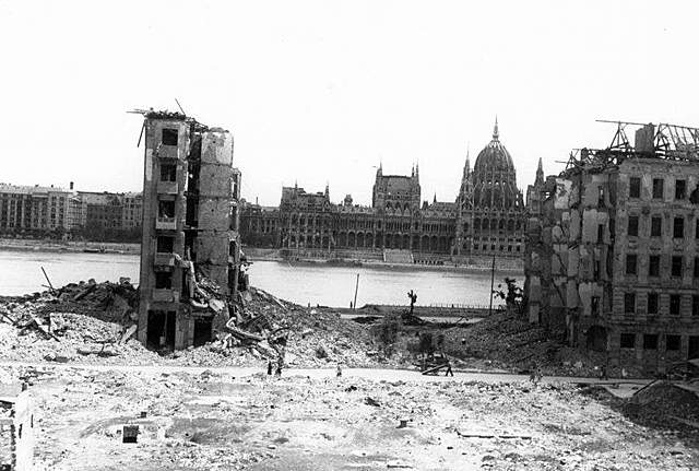 Germans take control of Hungarian people