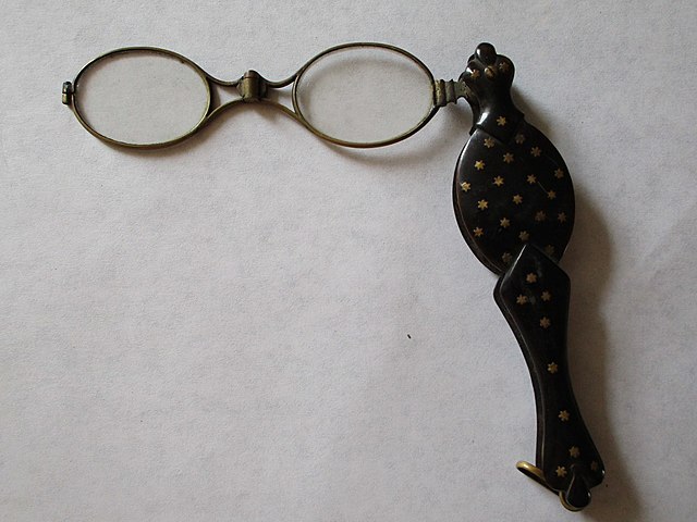 Roger Bacon inventa las gafas