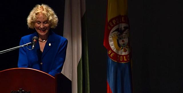 MARTHA NUSSBAUM (1947 -)