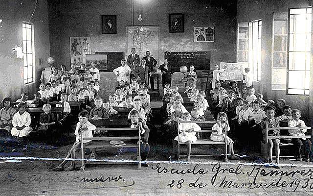 Primeras escuelas en el mundo