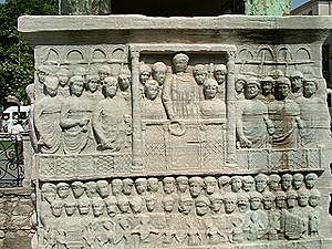 Relieves del pedestal del obelisco de Teodosio