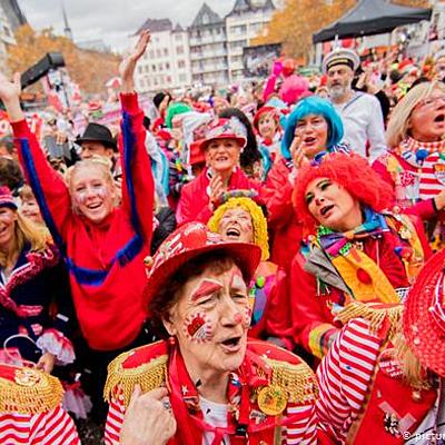 Timeline: Rebecca Karneval in Koln