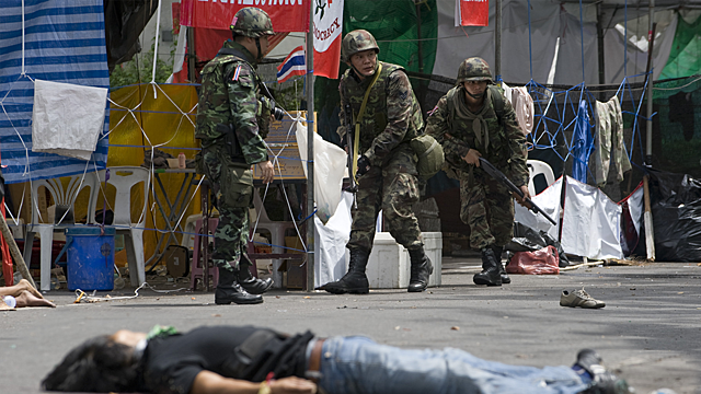 ทหารโจมตีค่ายชุมนุม