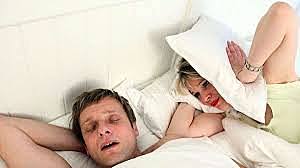 Sie gehen zu einem Schnarchkonzert.