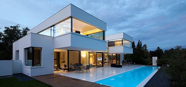 Dino beginnt hundesitte Benno in Villa Gattenburg