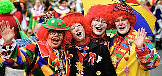 Der karneval ist koln ist ein grosses Chaos.