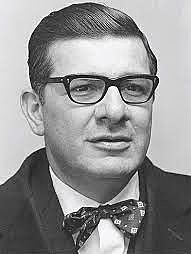 Julio Cesar Turbay Ayala, candidato liberal, gana las elecciones al conservador Belisario Betancur.