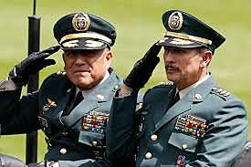 Graves demócratas y Nicolás se nombra comandante en jefe de lo ejércitos.