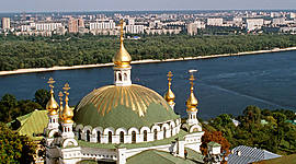 Timeline: Ultimos 20 años de Ucrania: Hoy en día el segundo país más grande del continente europeo, con sus más de 600.000 km². Dentro de sus extensas fronteras habitan 42 millones de personas, la mayoría de ellas hablantes del idioma ucraniano.