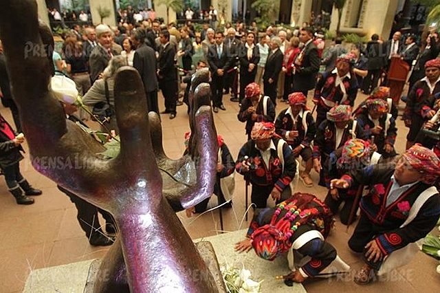 Se firman los Acuerdos de Paz