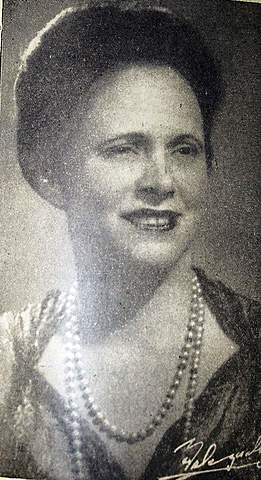 Amira de la Rosa "Marsolaire"