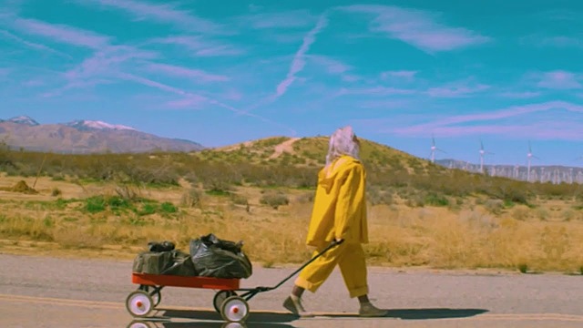 Lançou o single "Bellyache"