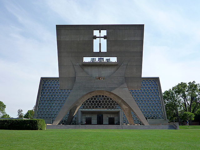 Bâtiment Torin, Abbaye et Université de Saint-John