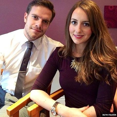 El curioso casao de la ladrona de perfiles Leah palmer