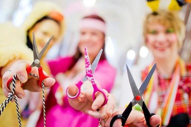 Dino geht zu Weiberfastnacht