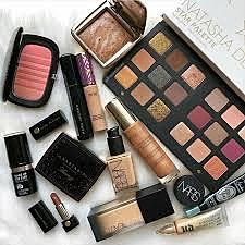 Im badezimmer fand ich das make-up von Frau Gantenburg.