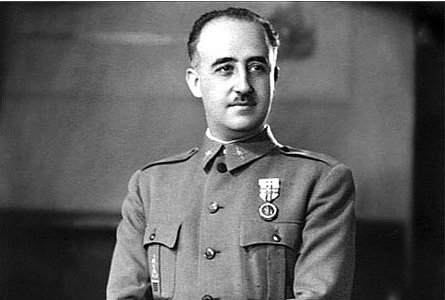 Aixacament militar, dirigit pel general Francisco Franco, contra el govern republica
