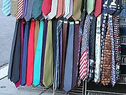 Pedro hat die krawatten bei einem polnischen Strassenhaendler gekauft.