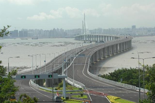 Shenzhen Bay Port road crossing was opened