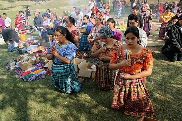 Mayas como enemigo del estado