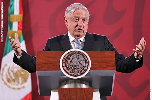 Andres Manuel sube a la presidencia.(primer cambio de partidos políticos)