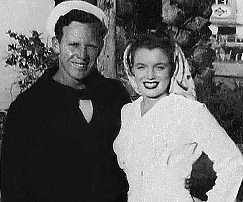 She got married for the first time with James Dougherty.