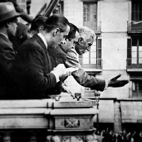 Es proclama la II República