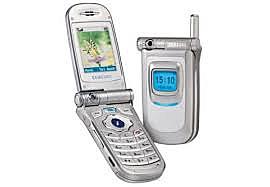 Premier téléphone portable avec appareil photo intégré vendu par Samsung