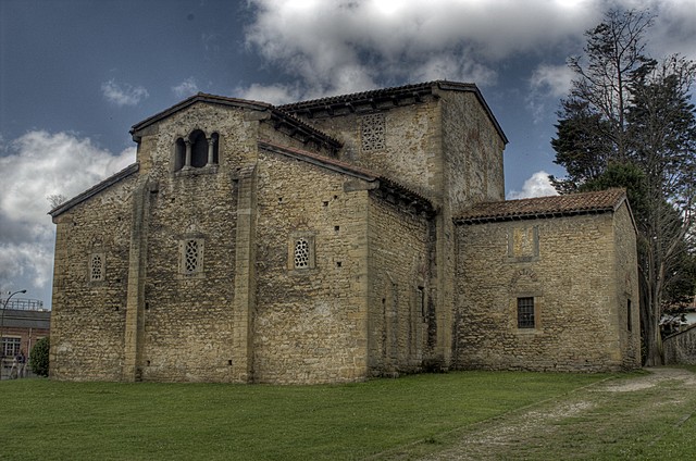 Igrexa de San Julián de los Prados (Santullano)