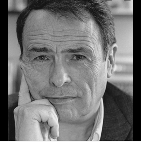 Bourdieu y Passeron  en los años sesenta y posteriormente otros autores como B. Bernstein
