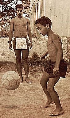 Ronaldinho y su PADRE,era incansable, entrenaba todos los días.