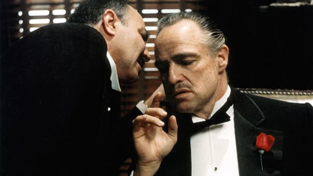 Dino verkliedet sich als pate