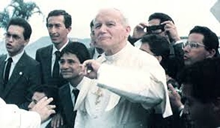 El papa Juan Pablo II visita Colombia, se enfocó en la reconciliación y victimas del país