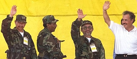 Andrés Pastrana inicia procesos de paz con las FARC