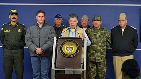 Se suspende el proceso de paz por Juan Manuel Santos por incumplimientos de las Farc.
