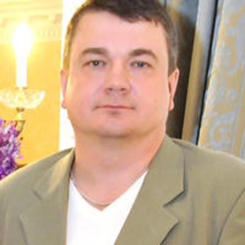 Директор школы - Сергей Теплов