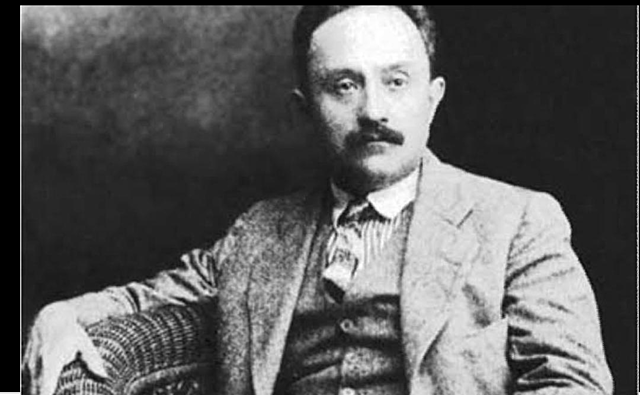 José Vasconcelos, Secretario de Educación, tuvo un papel fundamental promoviendo la educación en el país.