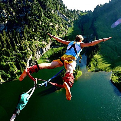 Timeline: turismo alternativo