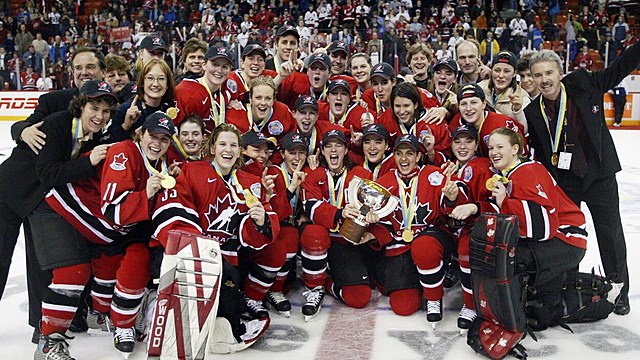 2004 Le Canada remporte le champion mondial de hockey féminin
