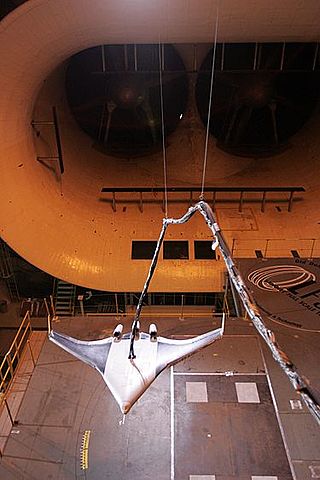 Zolkowski crea el primer tubo aerodinámico